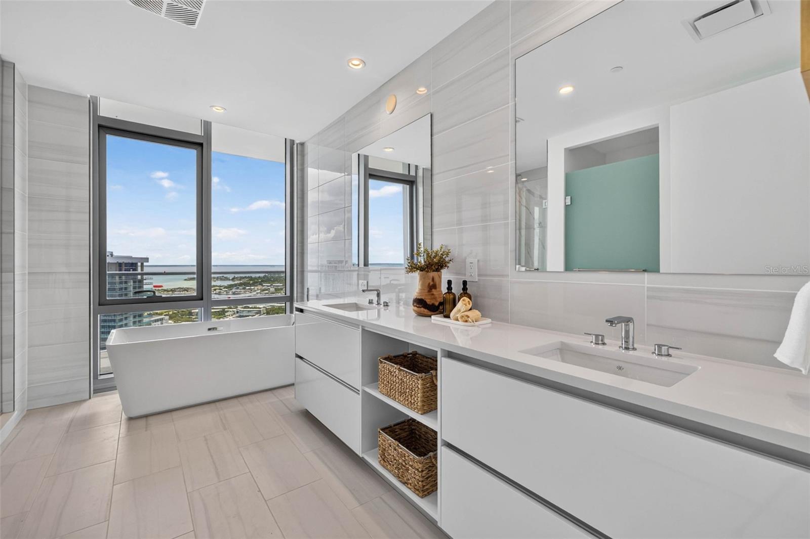 400 CENTRAL AVE #3401