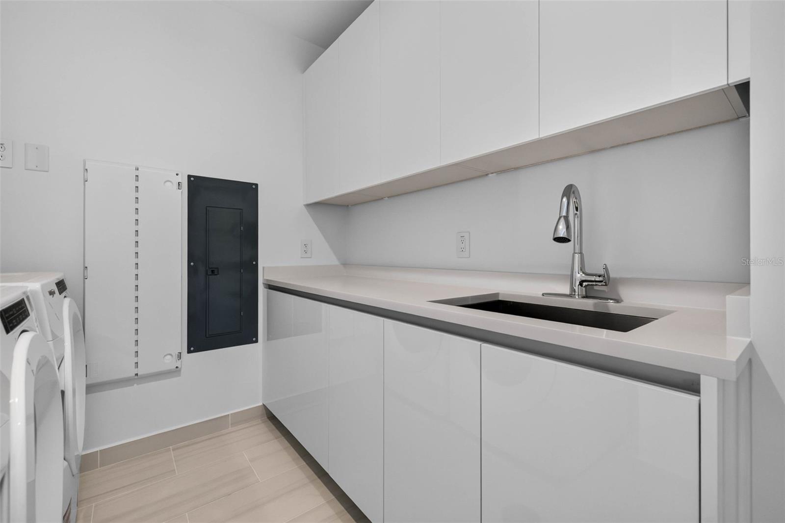 400 CENTRAL AVE #3401