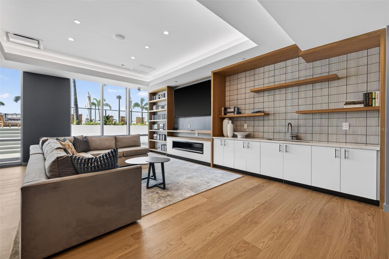 400 CENTRAL AVE #3401