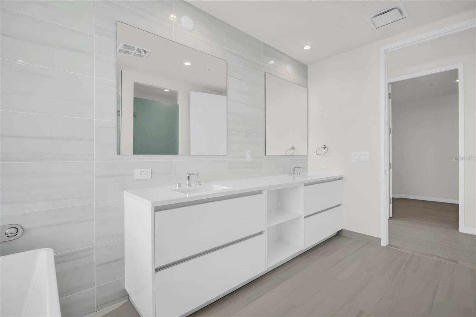 400 CENTRAL AVE #3401