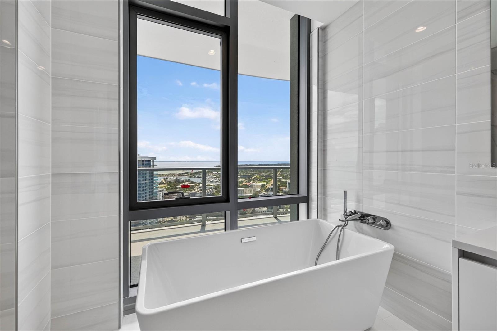 400 CENTRAL AVE #3401