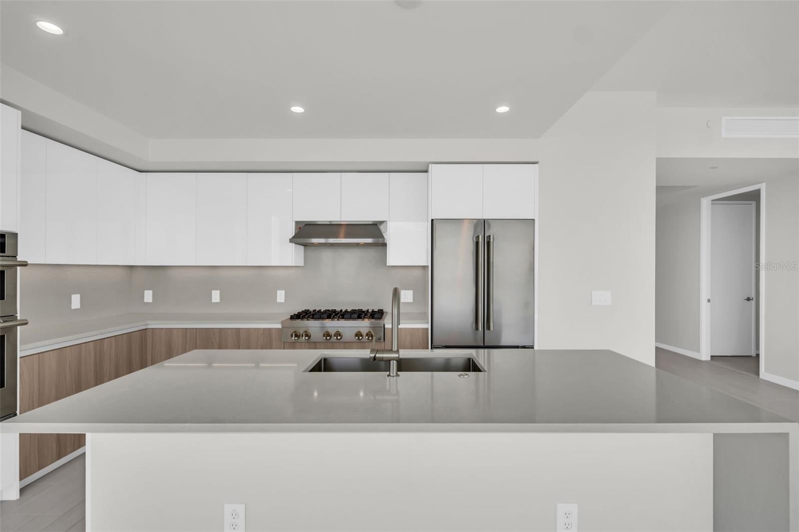 400 CENTRAL AVE #3401