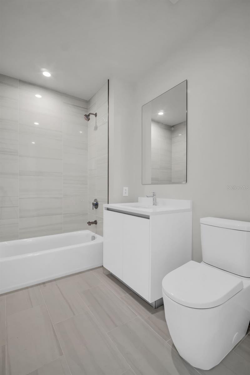 400 CENTRAL AVE #3401