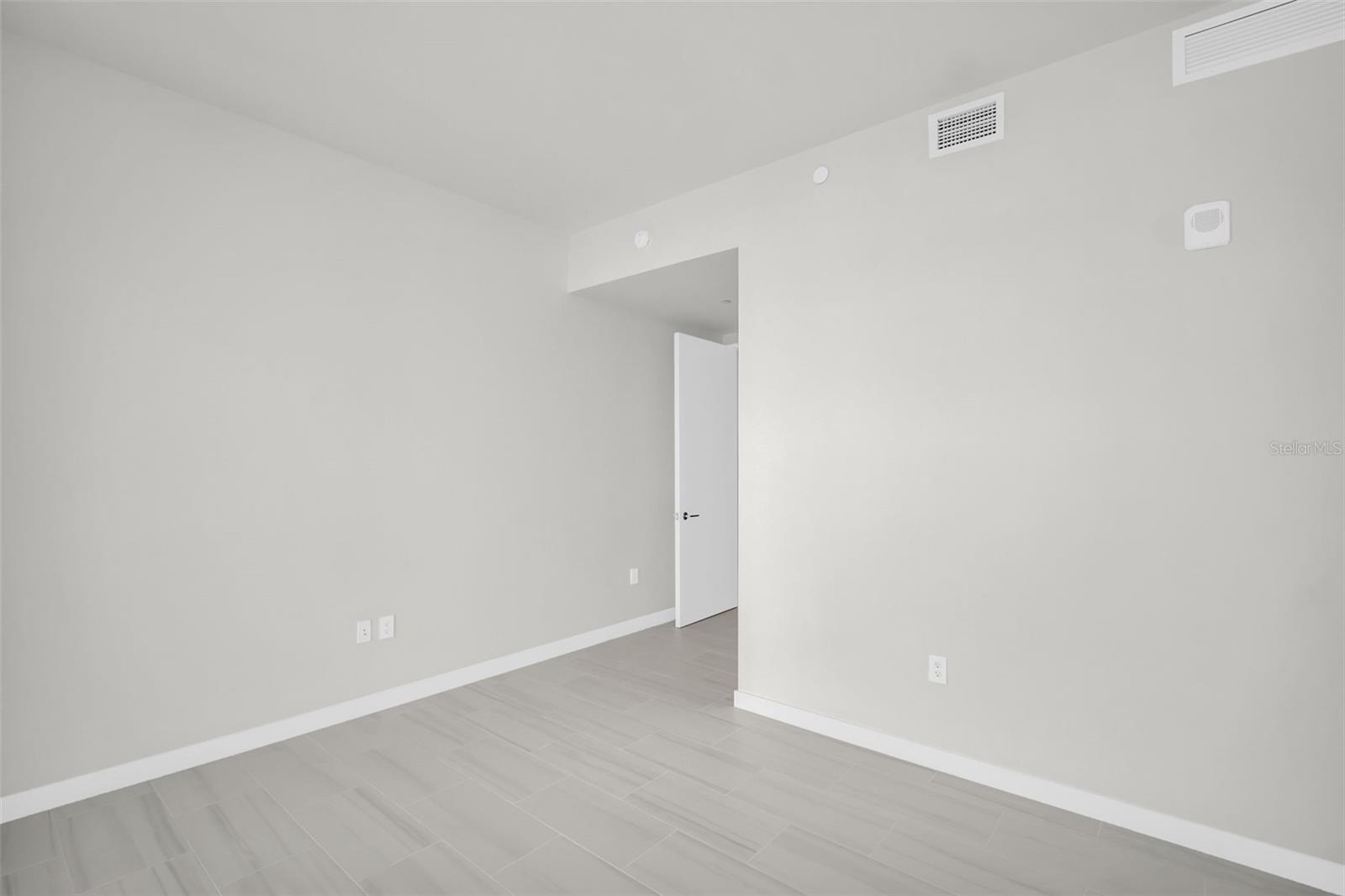 400 CENTRAL AVE #3401