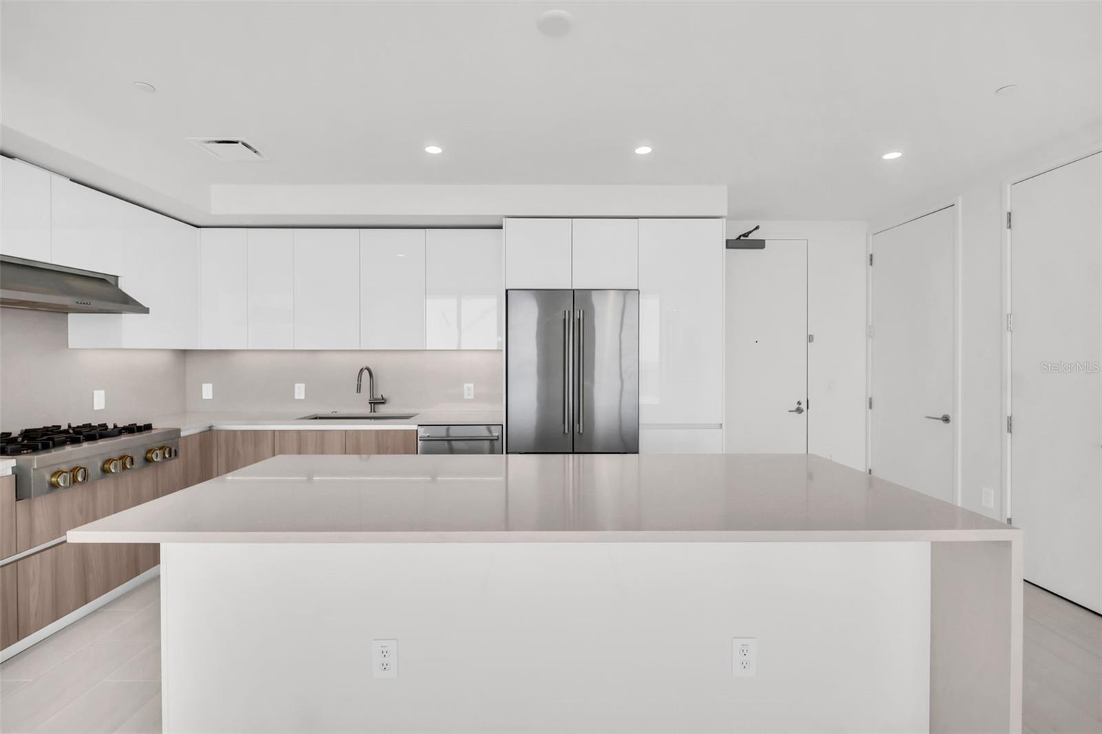 400 CENTRAL AVE #3606