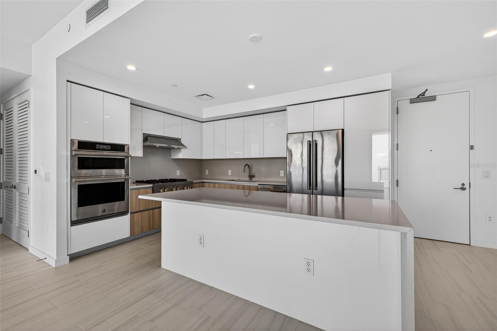400 CENTRAL AVE #3706