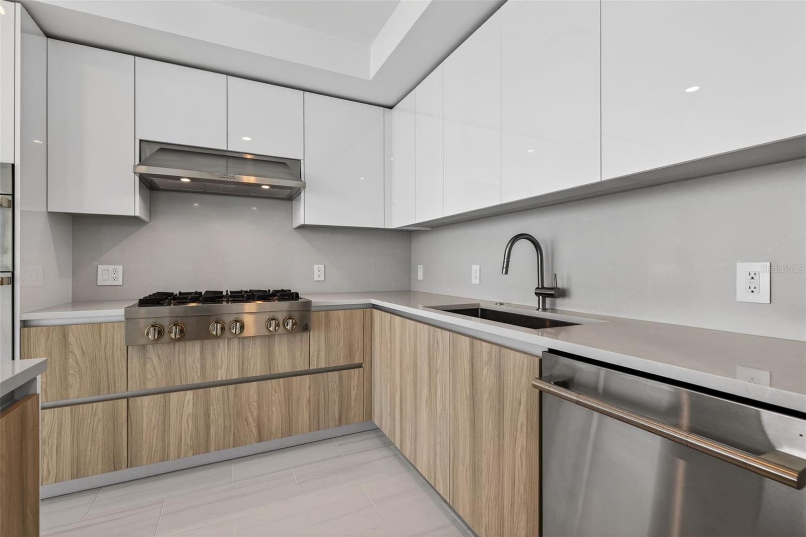 400 CENTRAL AVE #3706