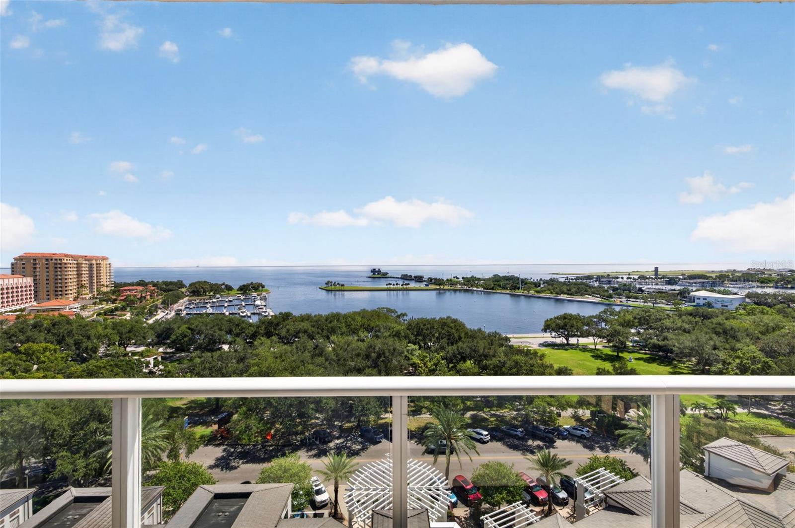 400 BEACH DR NE #1004