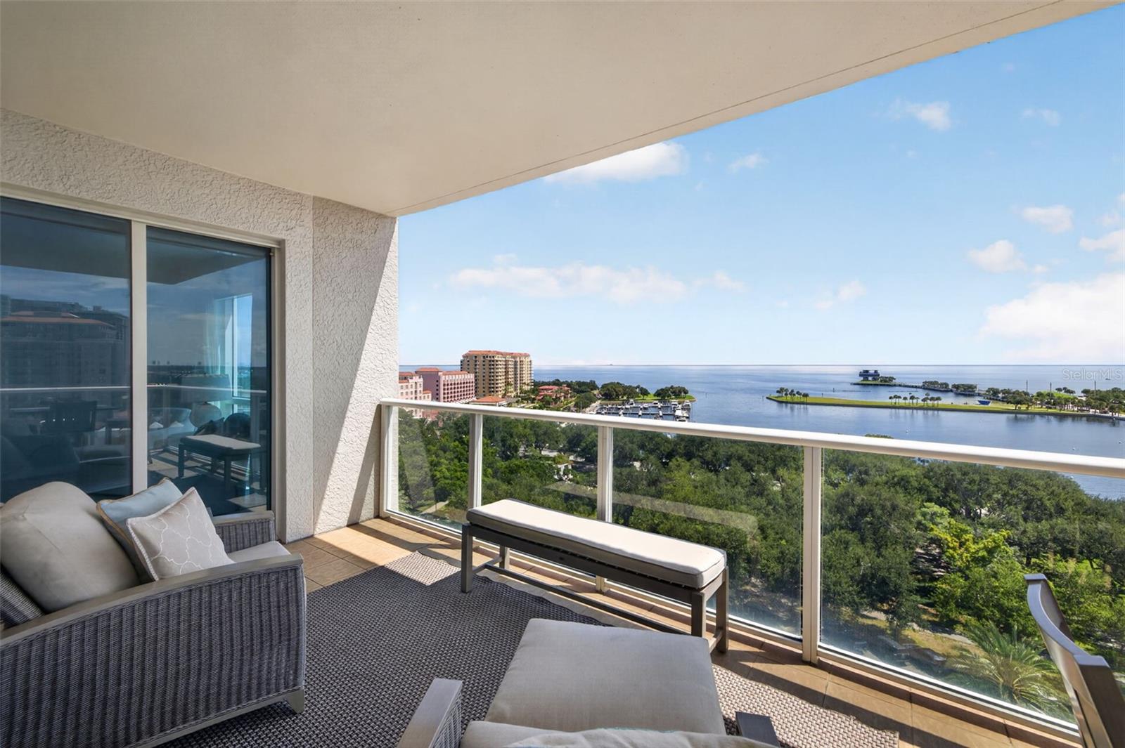 400 BEACH DR NE #1004