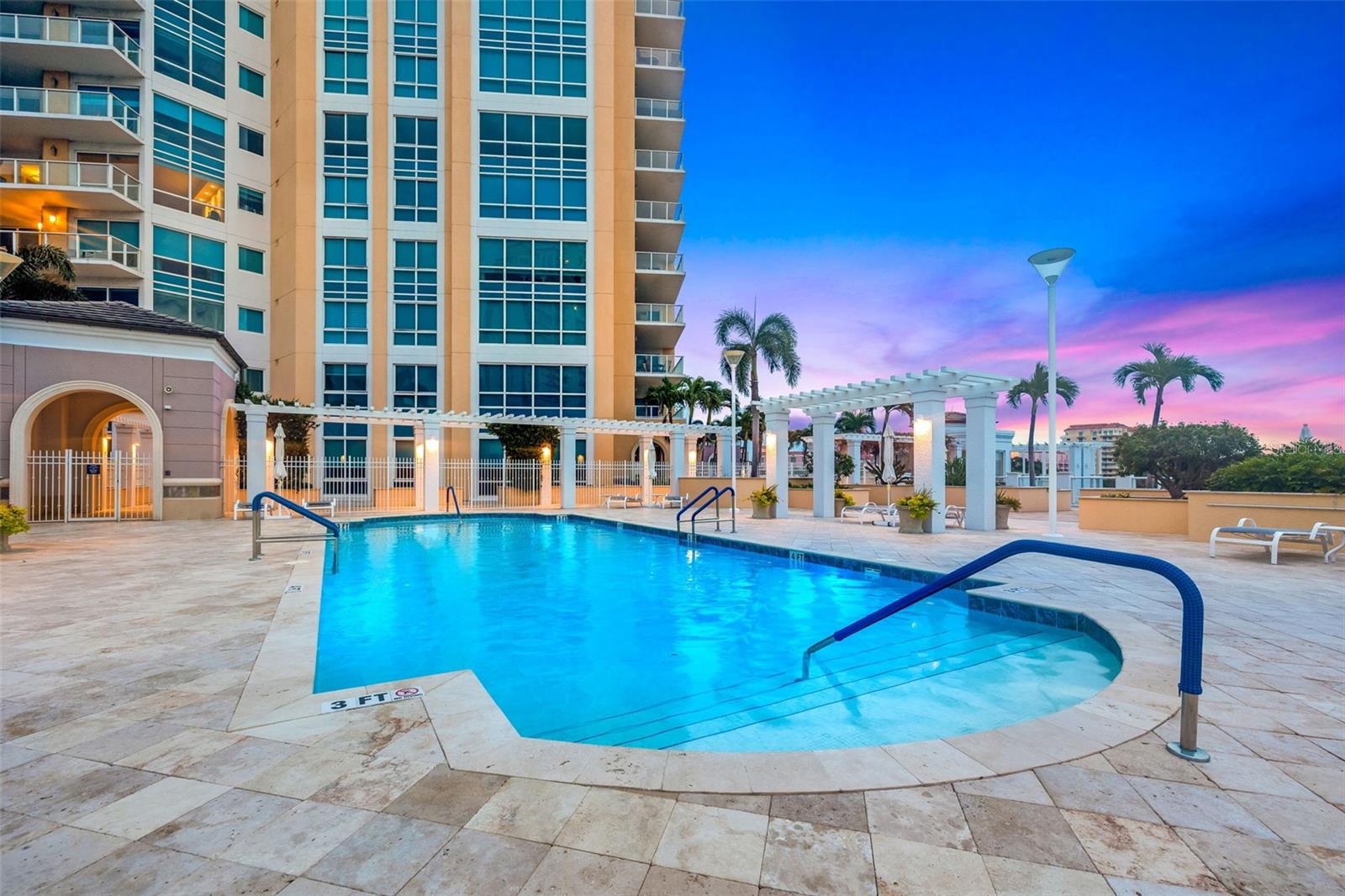 400 BEACH DR NE #1004
