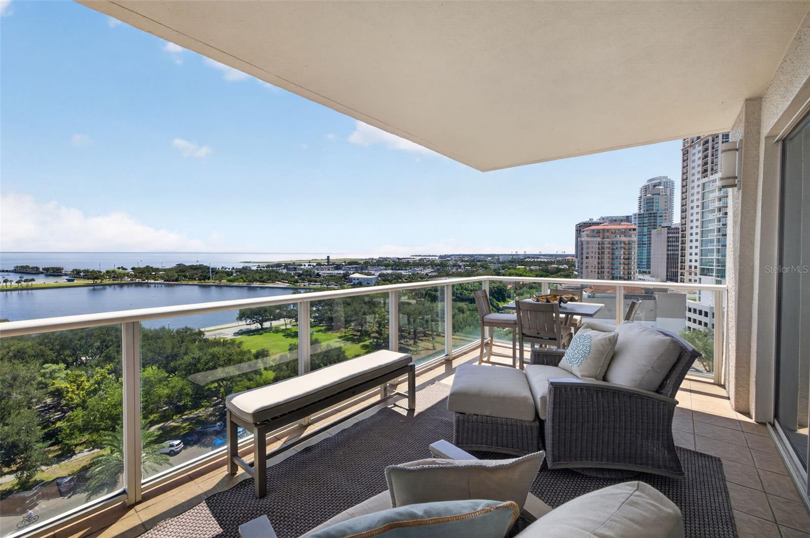 400 BEACH DR NE #1004