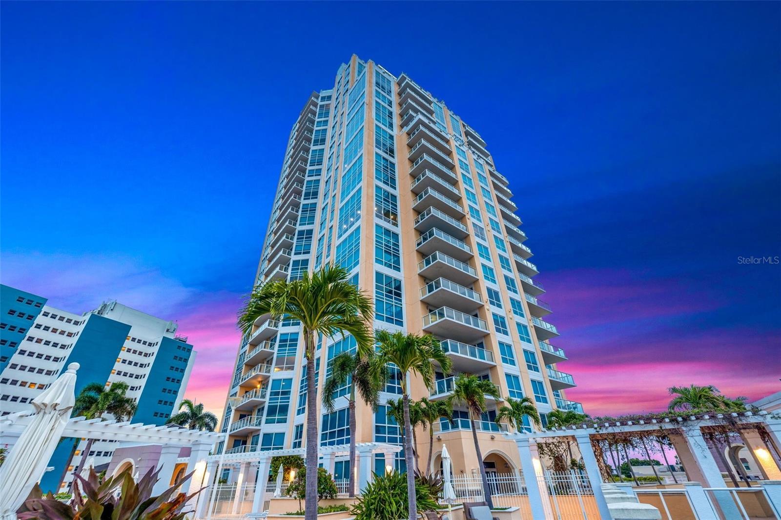 400 BEACH DR NE #1004
