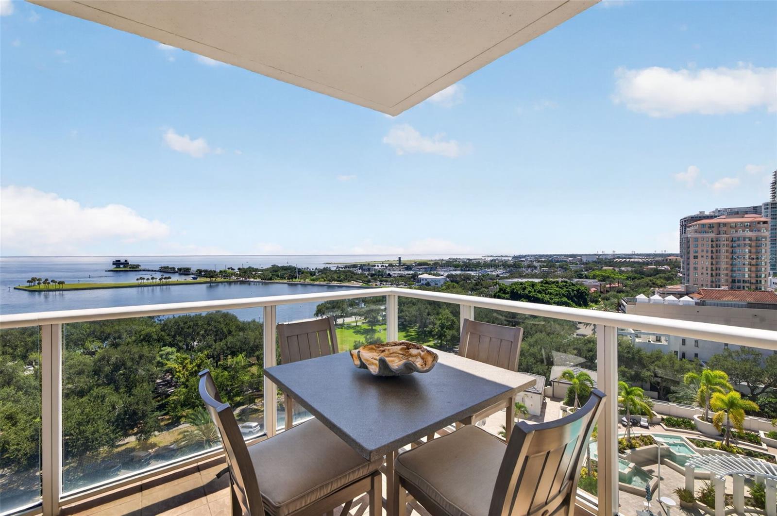 400 BEACH DR NE #1004
