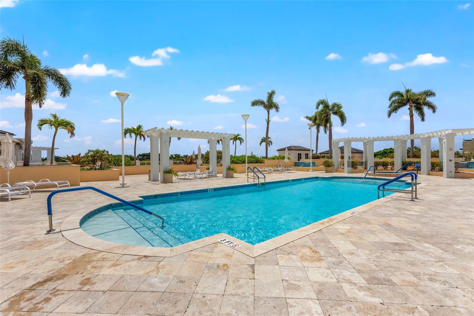 400 BEACH DR NE #1004