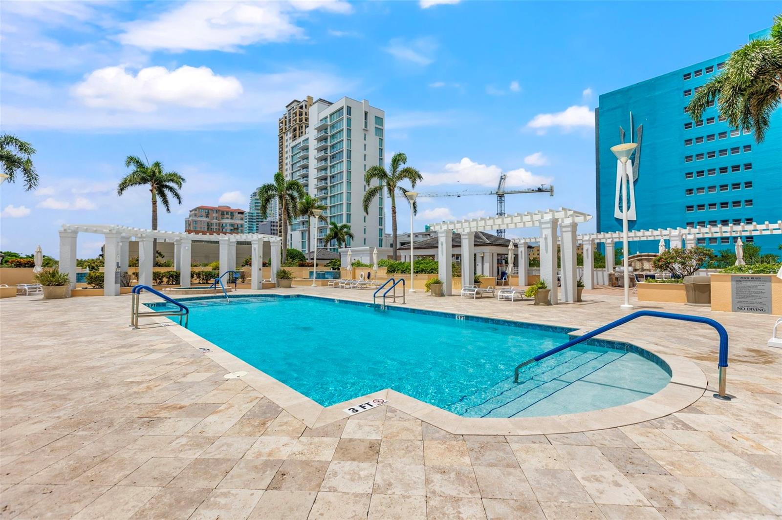 400 BEACH DR NE #1004