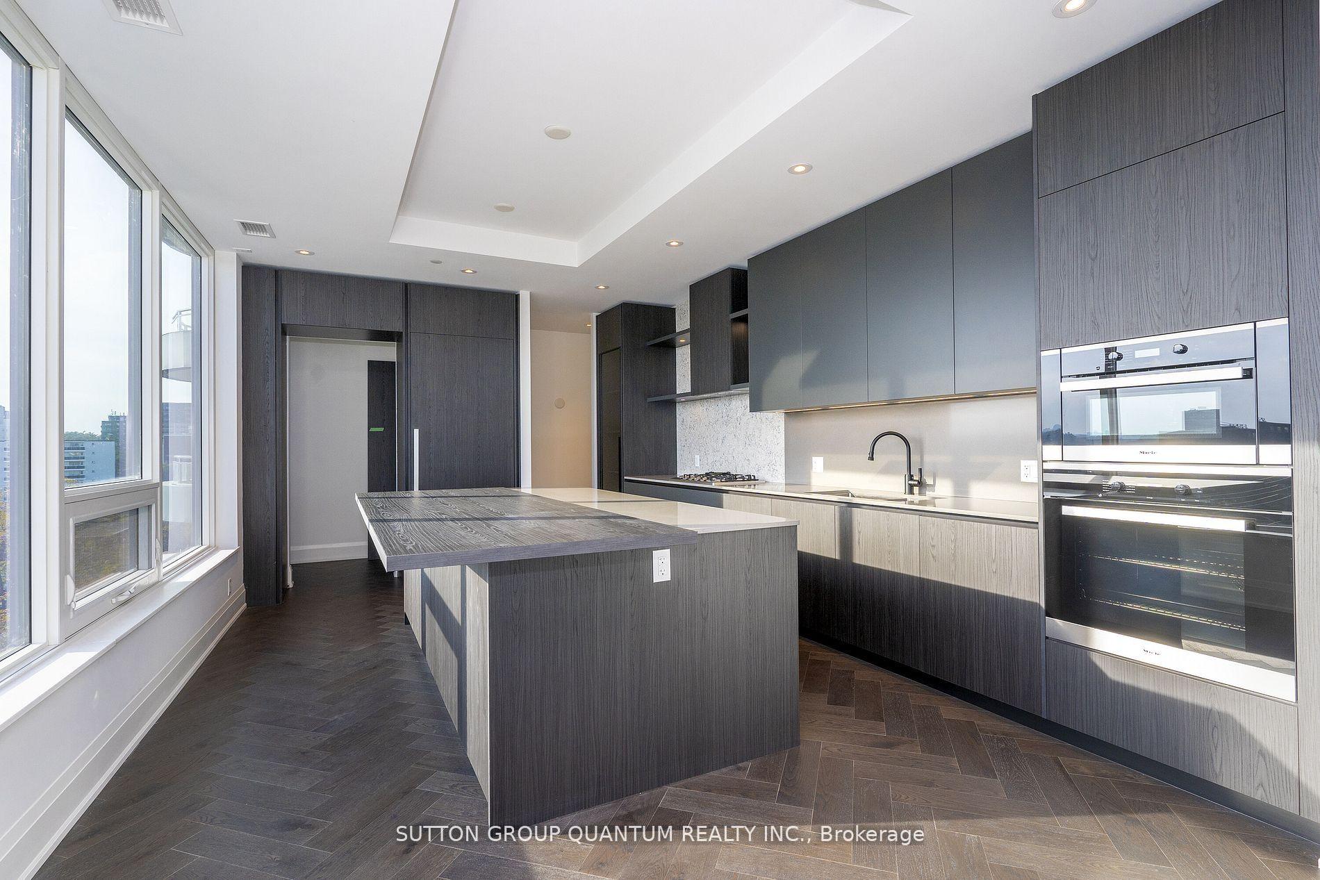 55 PORT Street E 602