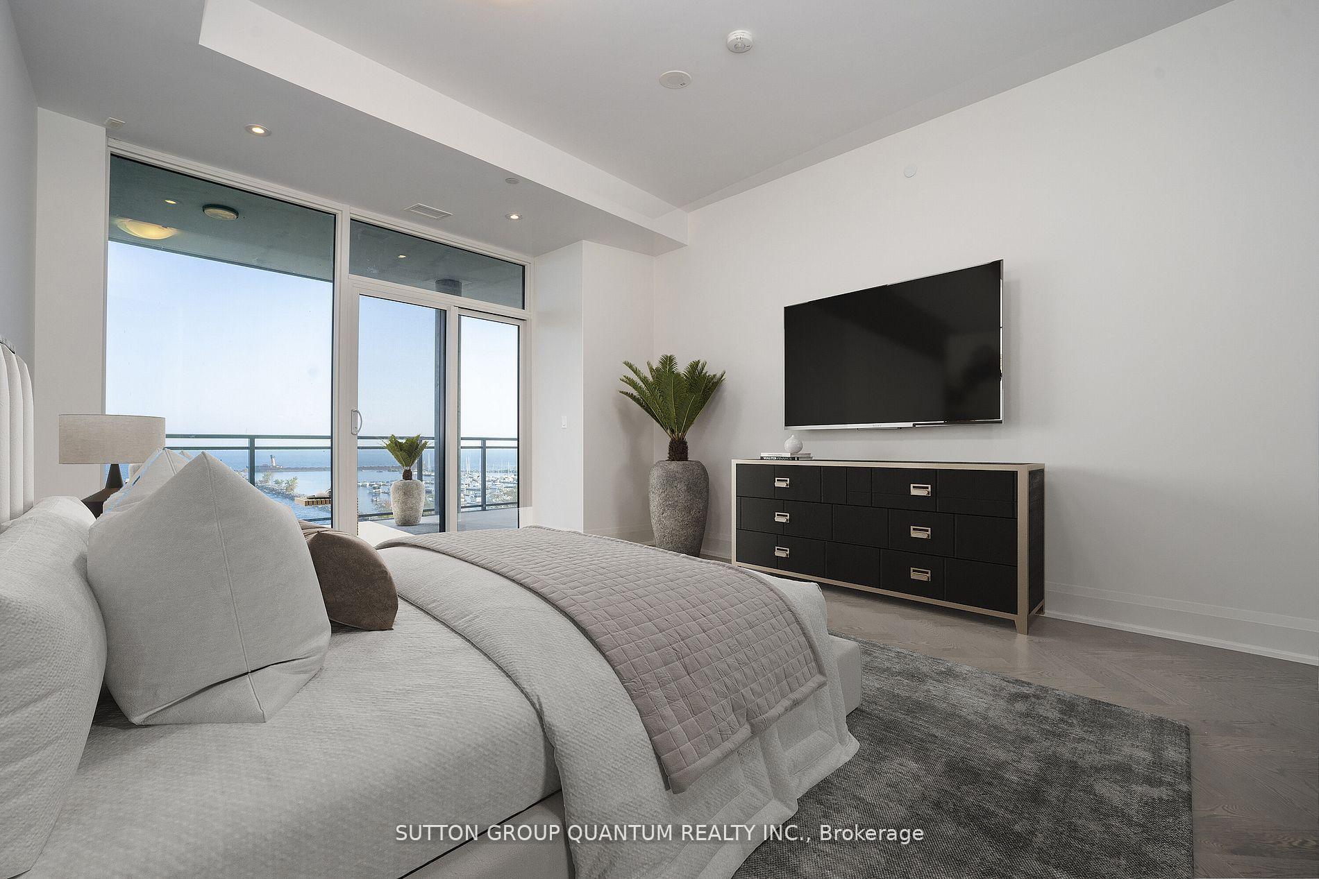 55 PORT Street E 602