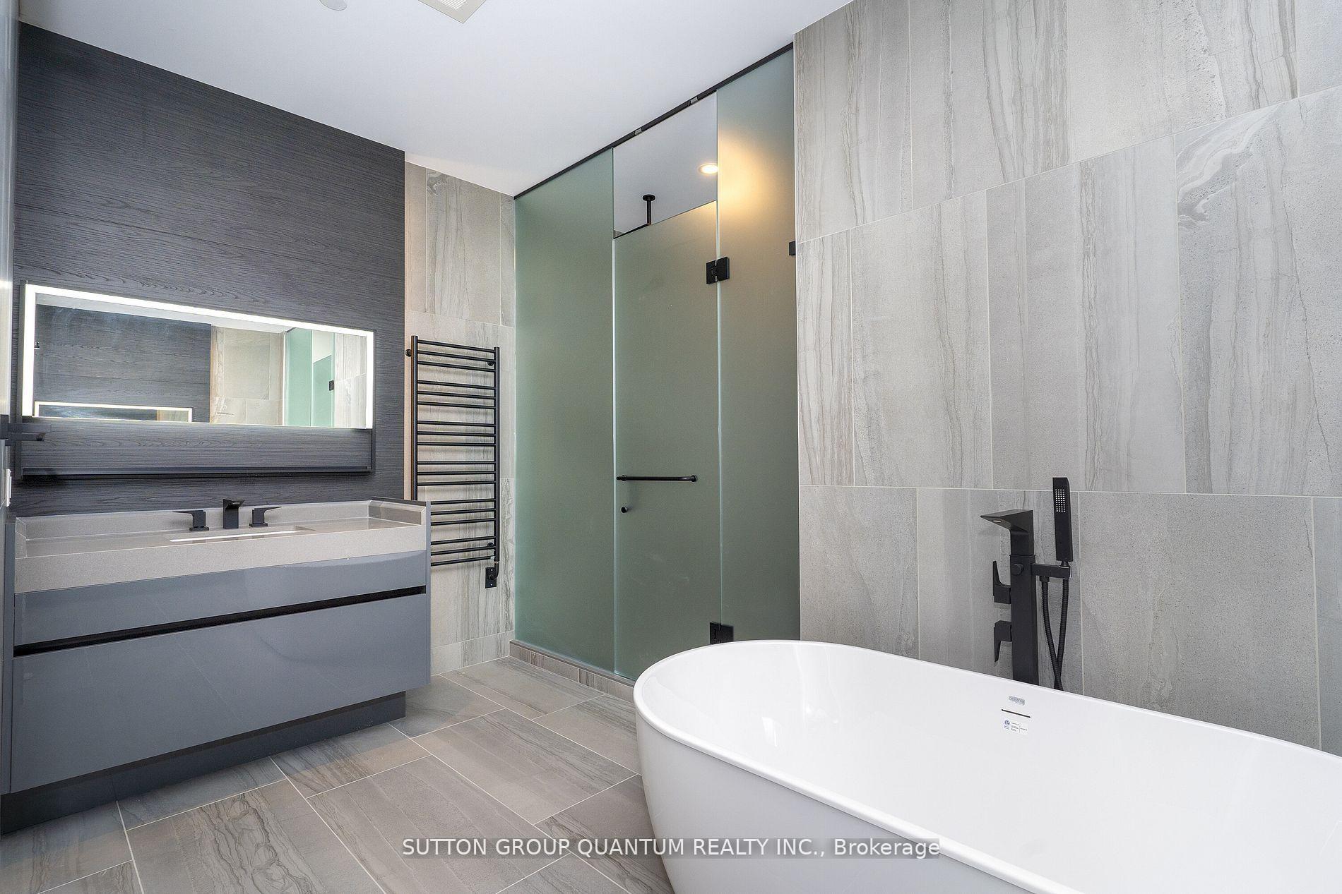 55 PORT Street E 602