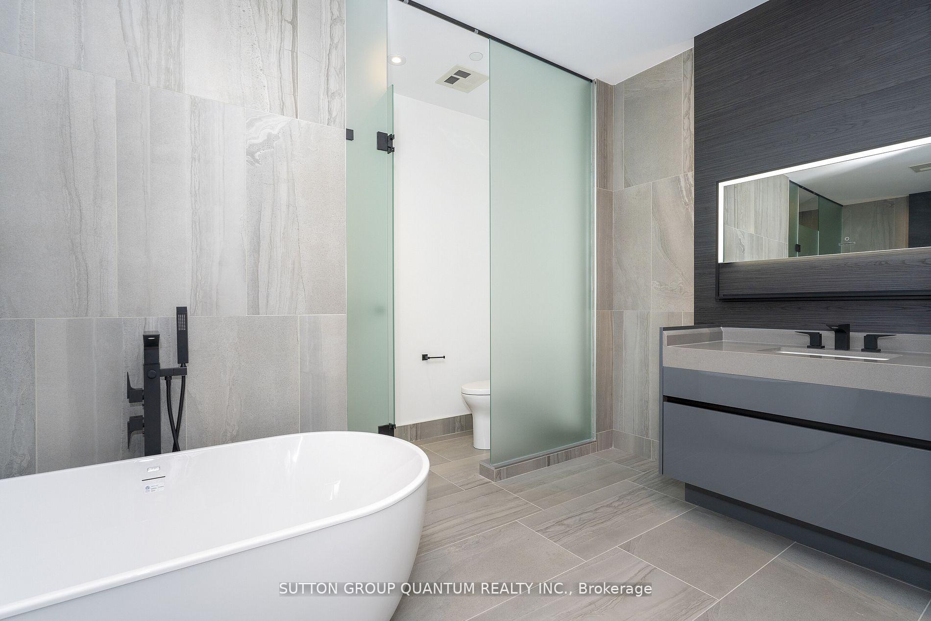 55 PORT Street E 602