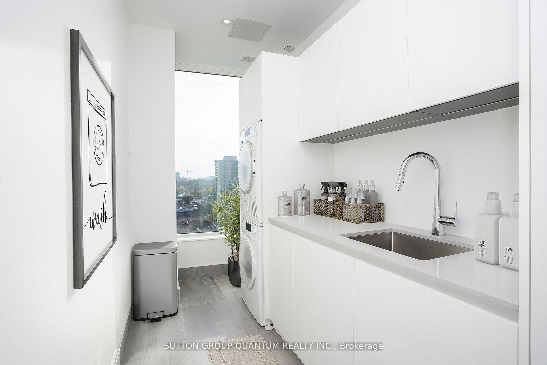 55 PORT Street E 602