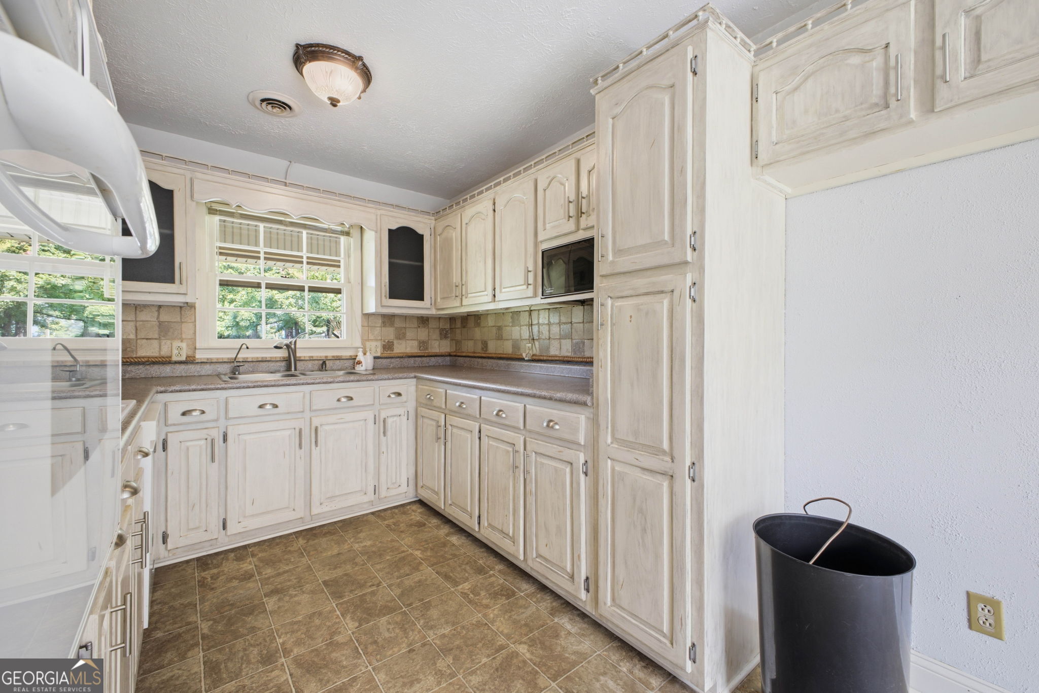 379 Hunt Road NW