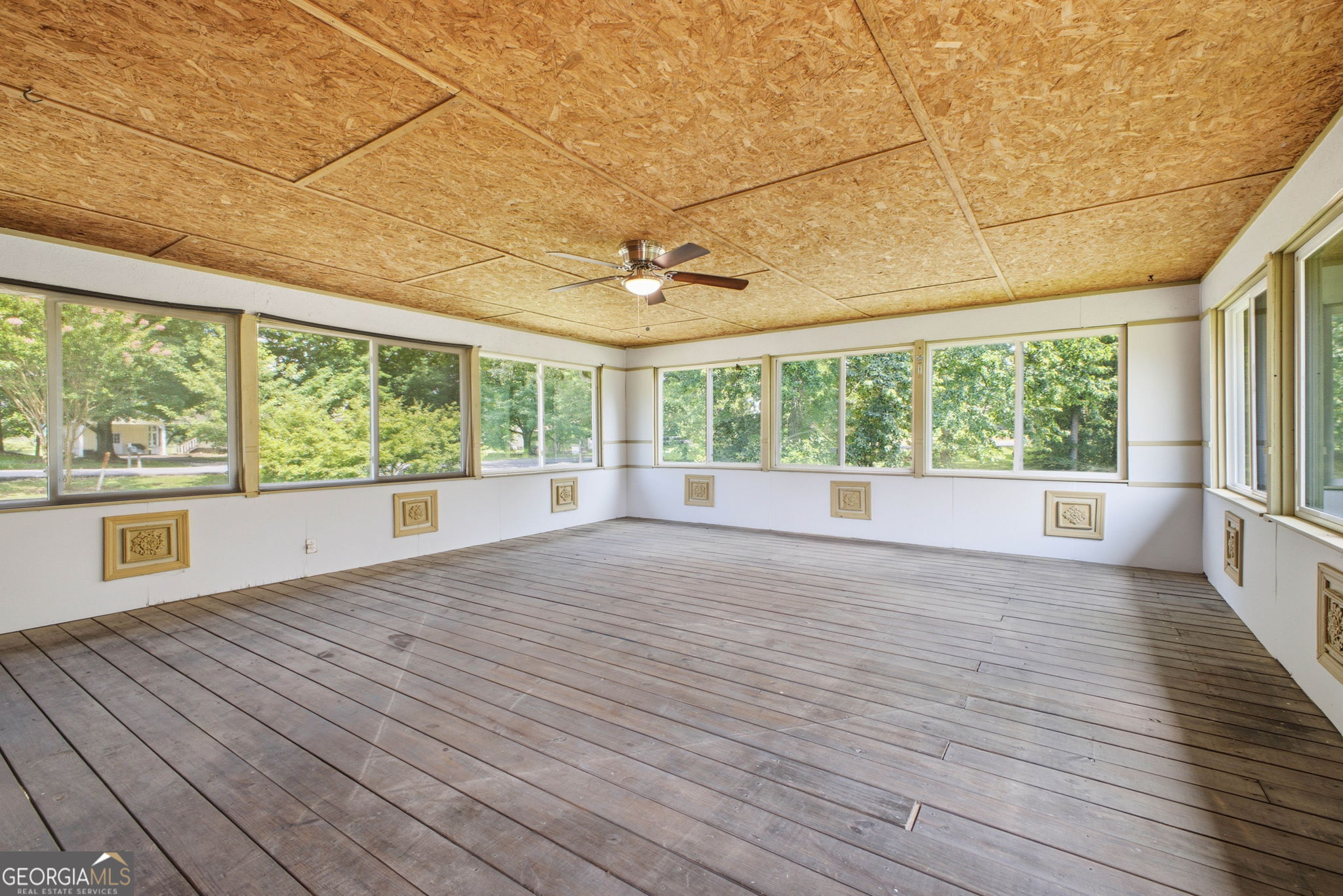 379 Hunt Road NW