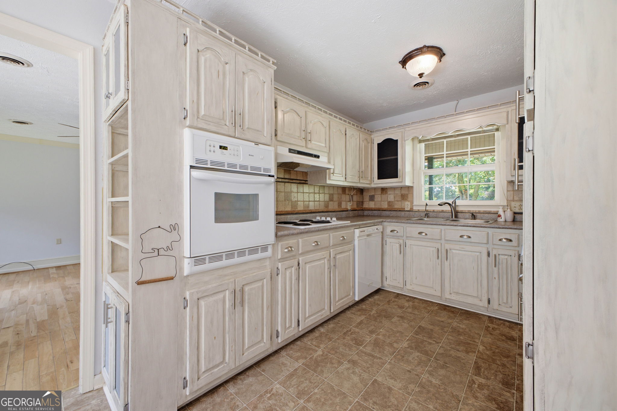 379 Hunt Road NW