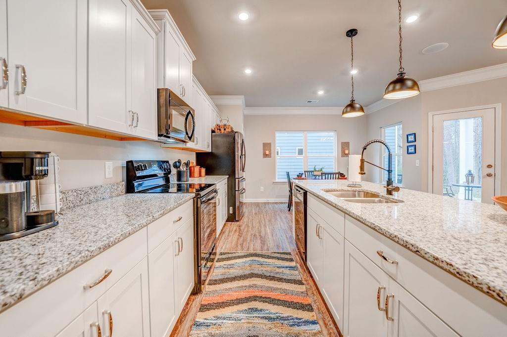 101 Waterside Trail