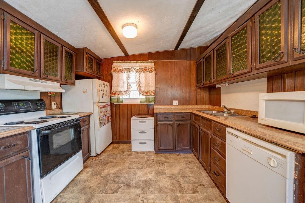 825 Twin Mountain Lake Circle