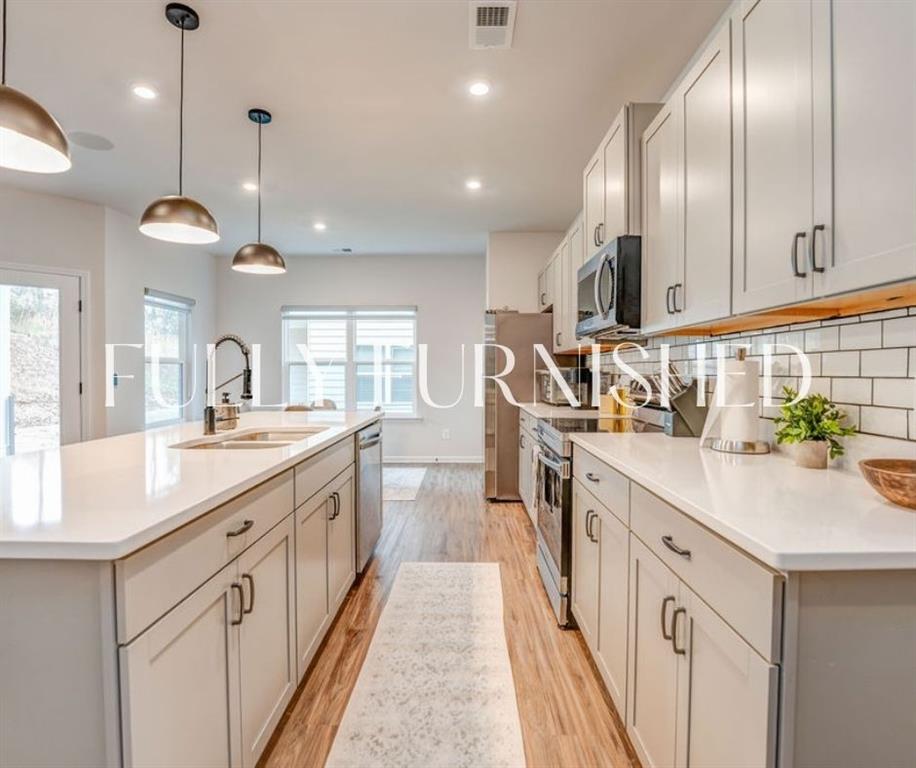 121 Waterside Ridge