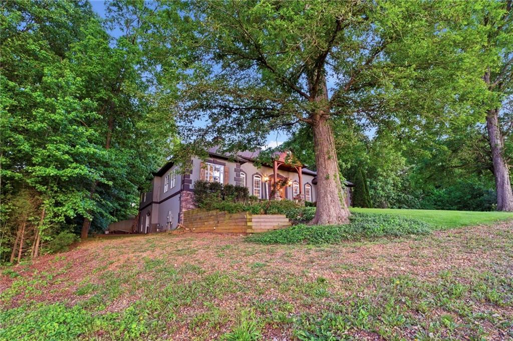 416 Spring Place Road NE