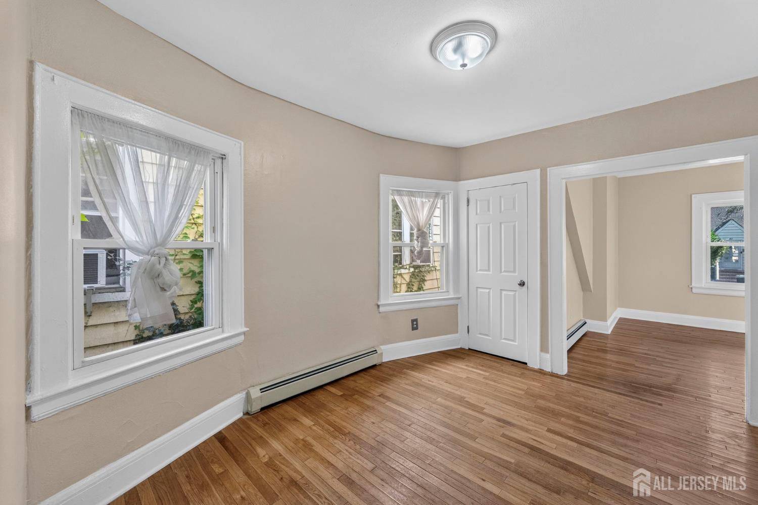 32 S 7th Avenue S