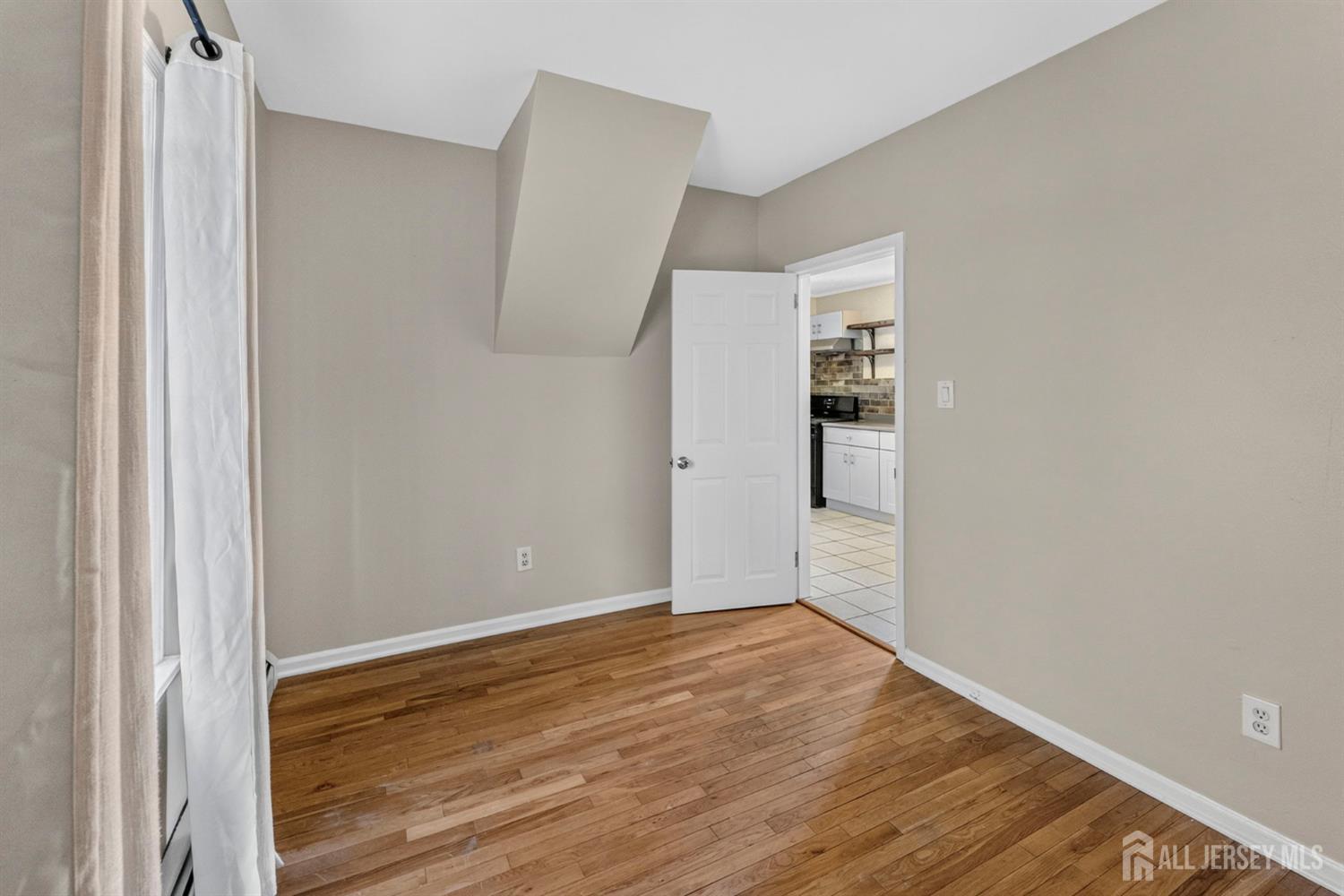 32 S 7th Avenue S