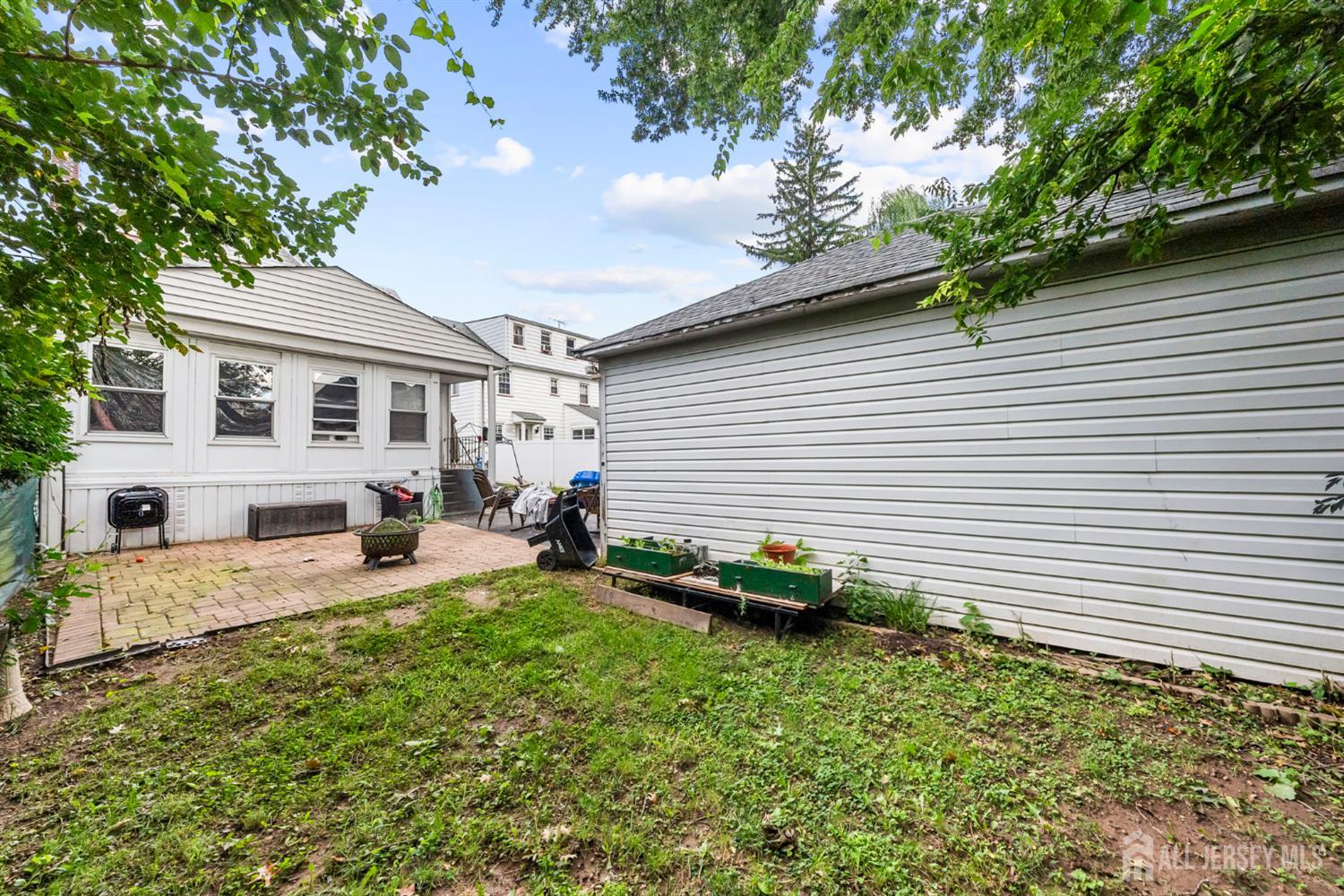 40 Richter Avenue