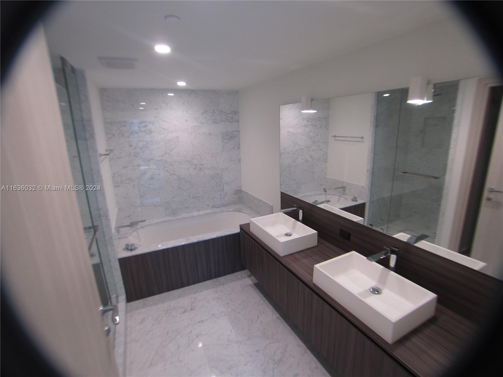 1000 Brickell Plz # 4805