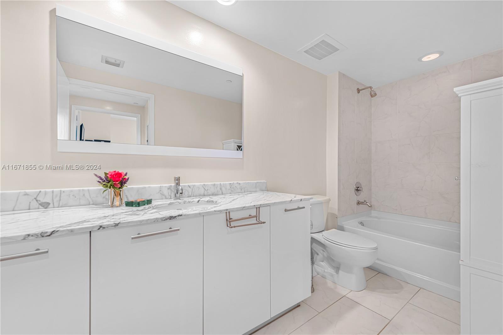951 Brickell Ave # 2107