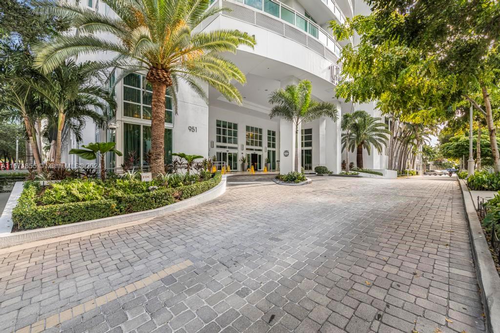 951 Brickell Ave # 2107