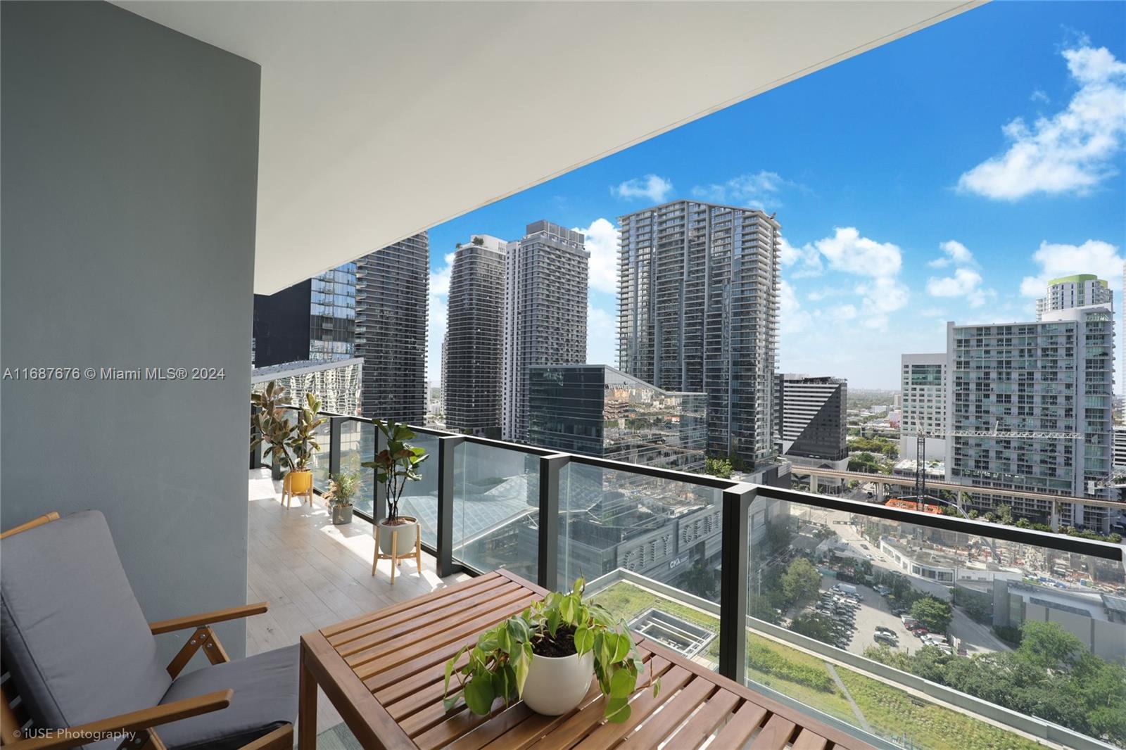 68 SE 6th St # 1806