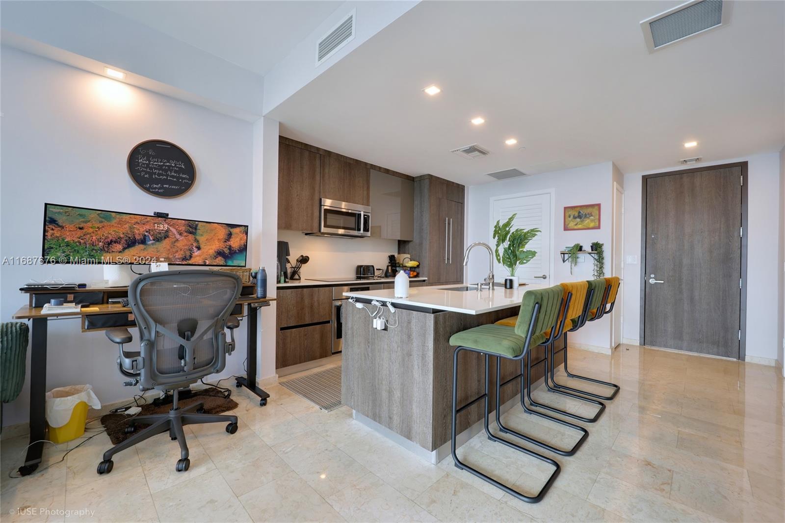 68 SE 6th St # 1806