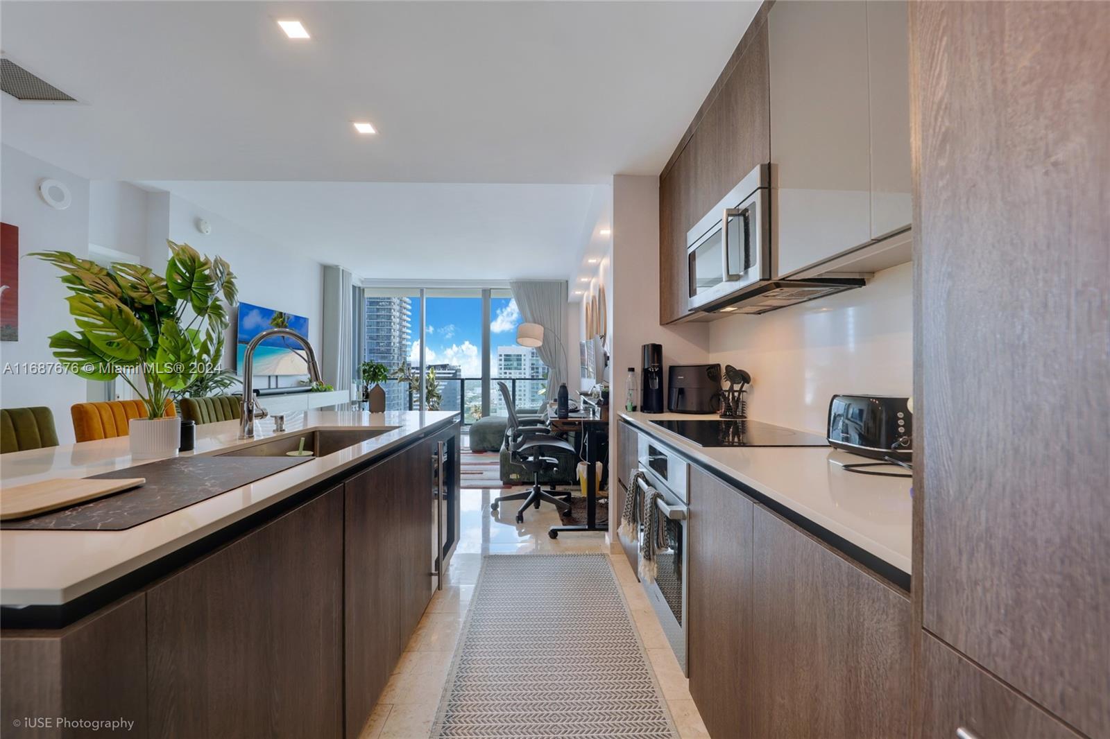 68 SE 6th St # 1806