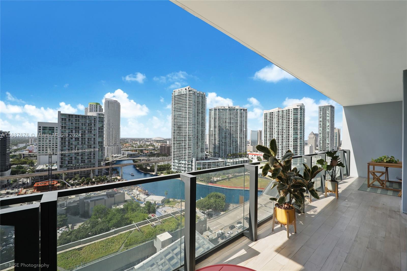 68 SE 6th St # 1806