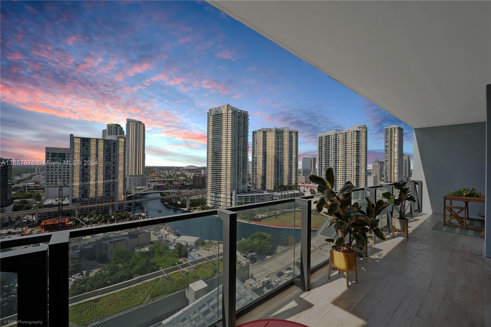 68 SE 6th St # 1806