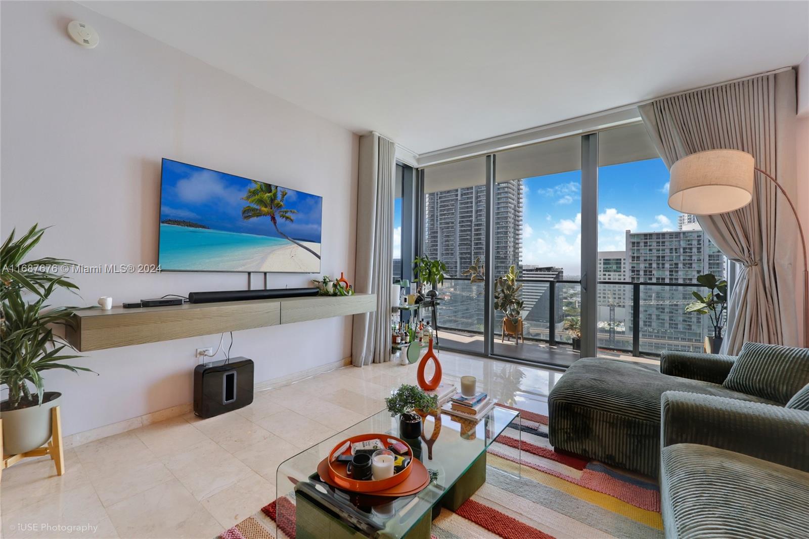 68 SE 6th St # 1806