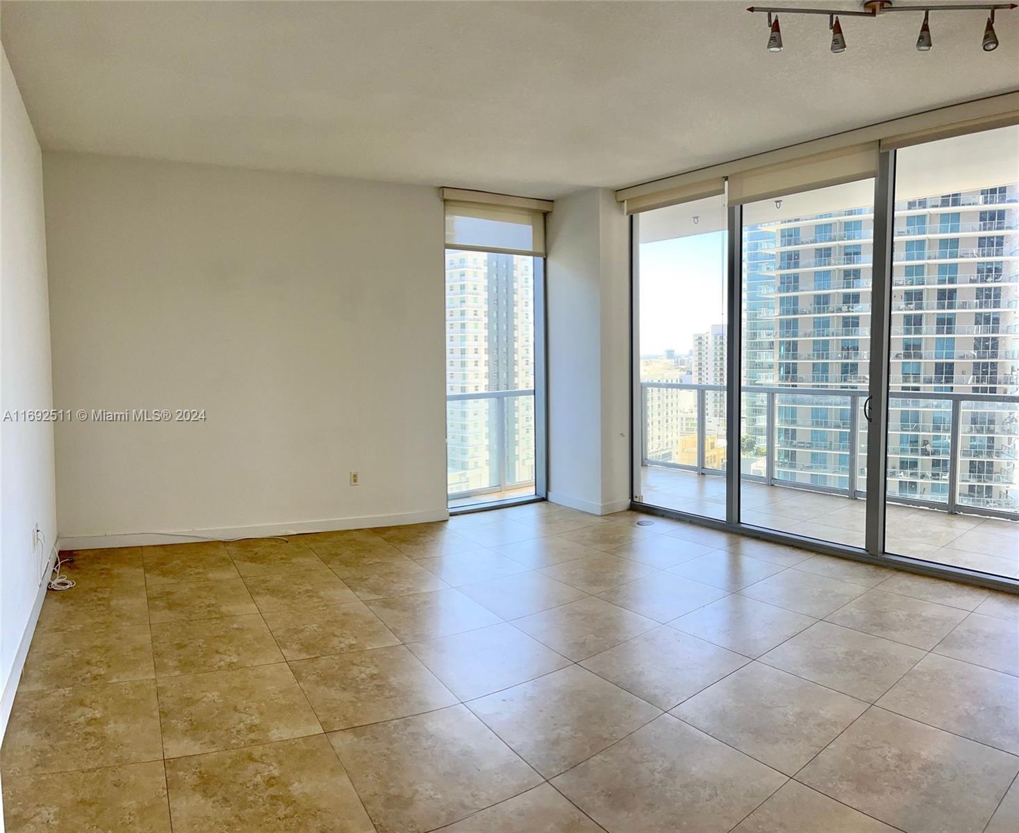 1050 Brickell Ave # 1714
