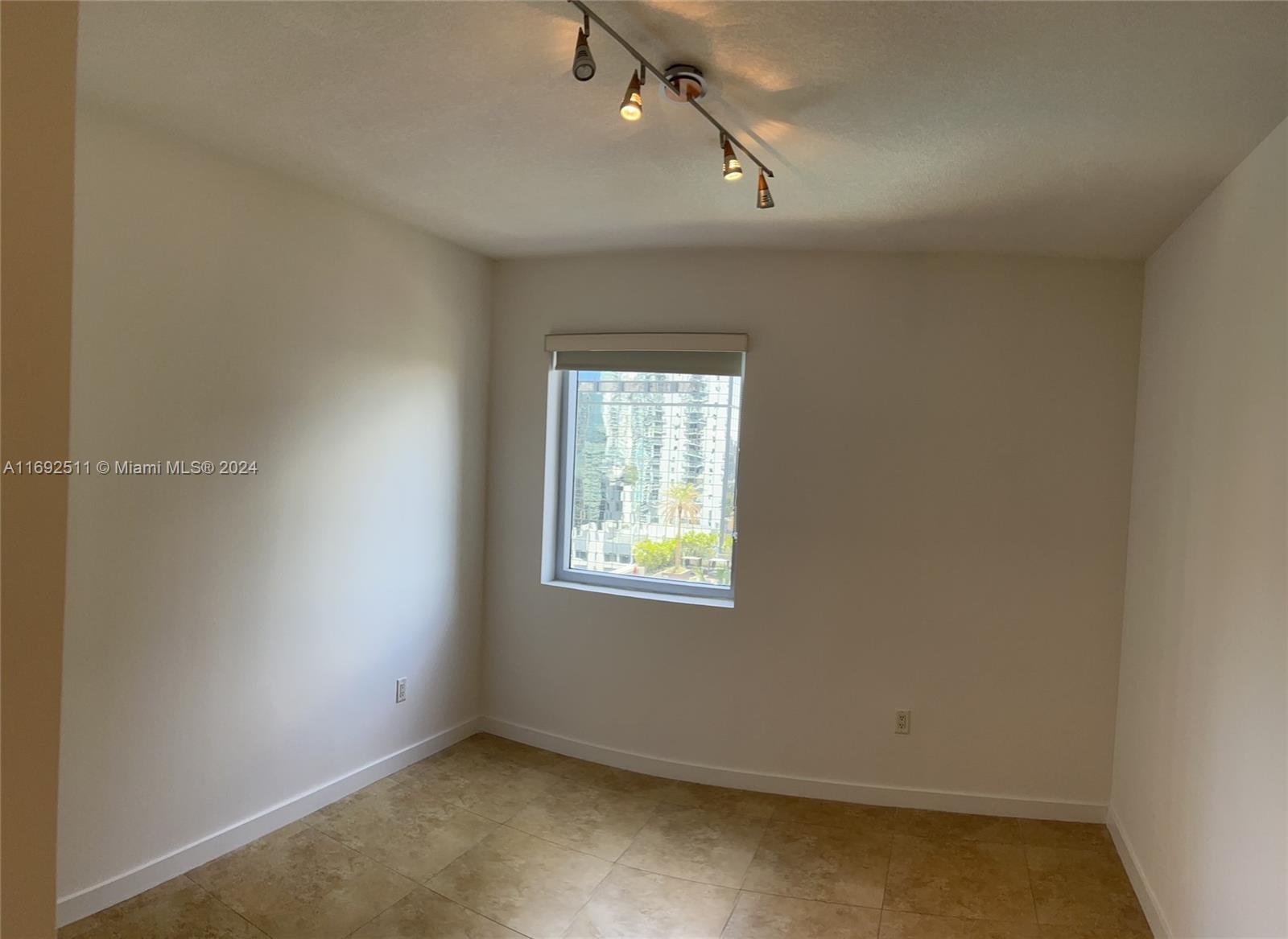 1050 Brickell Ave # 1714