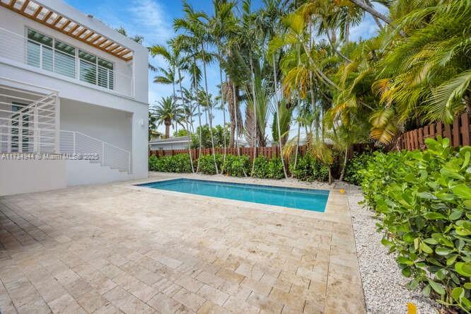 485 Ridgewood Road