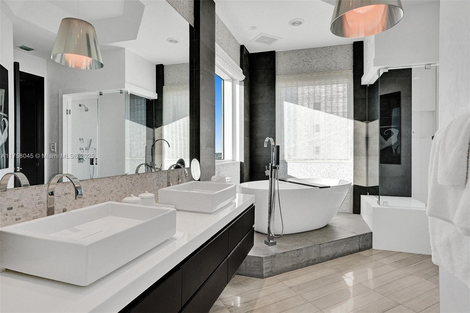 16047 Collins Ave Unit: PH3501