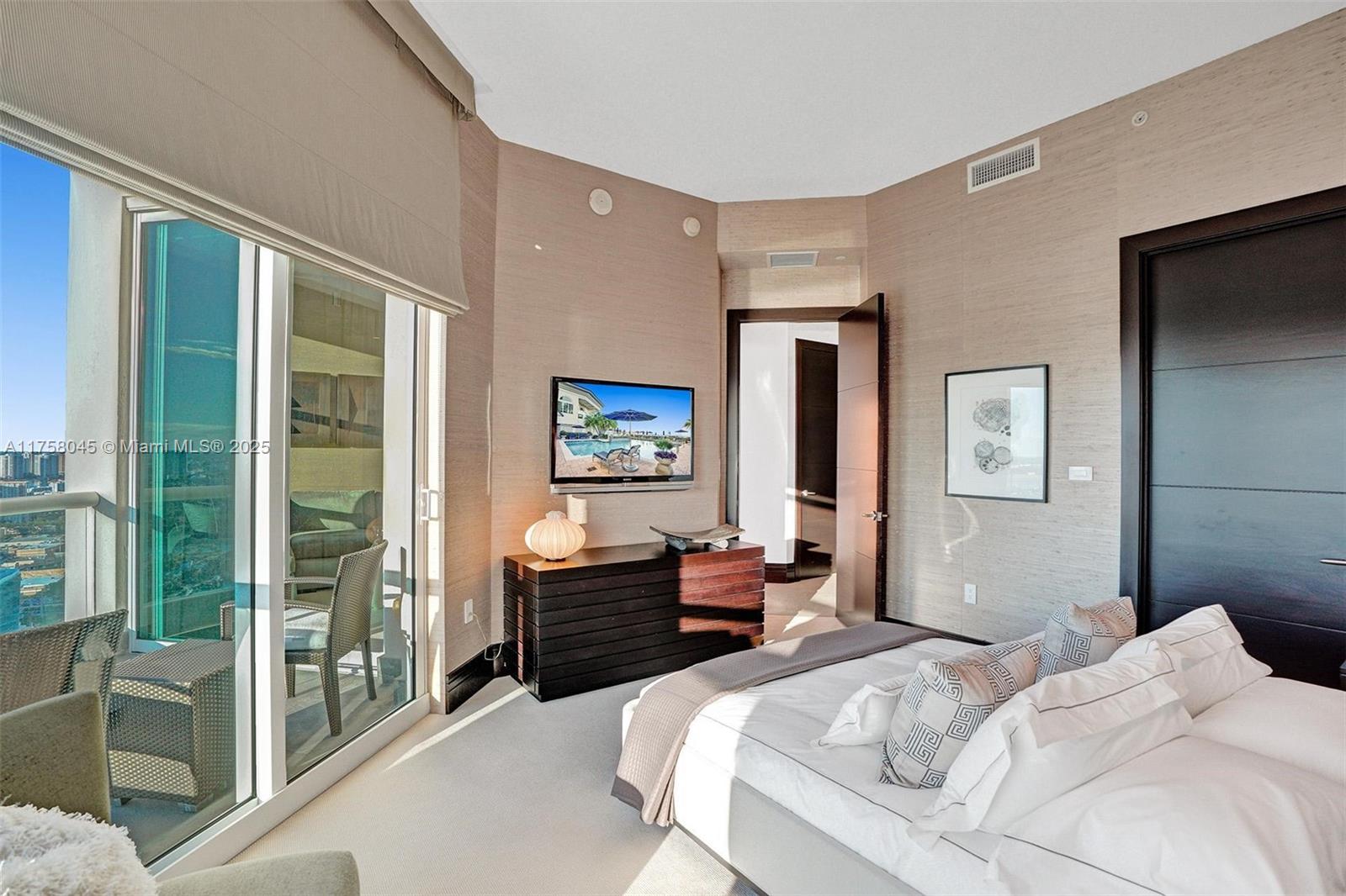 16047 Collins Ave Unit: PH3501