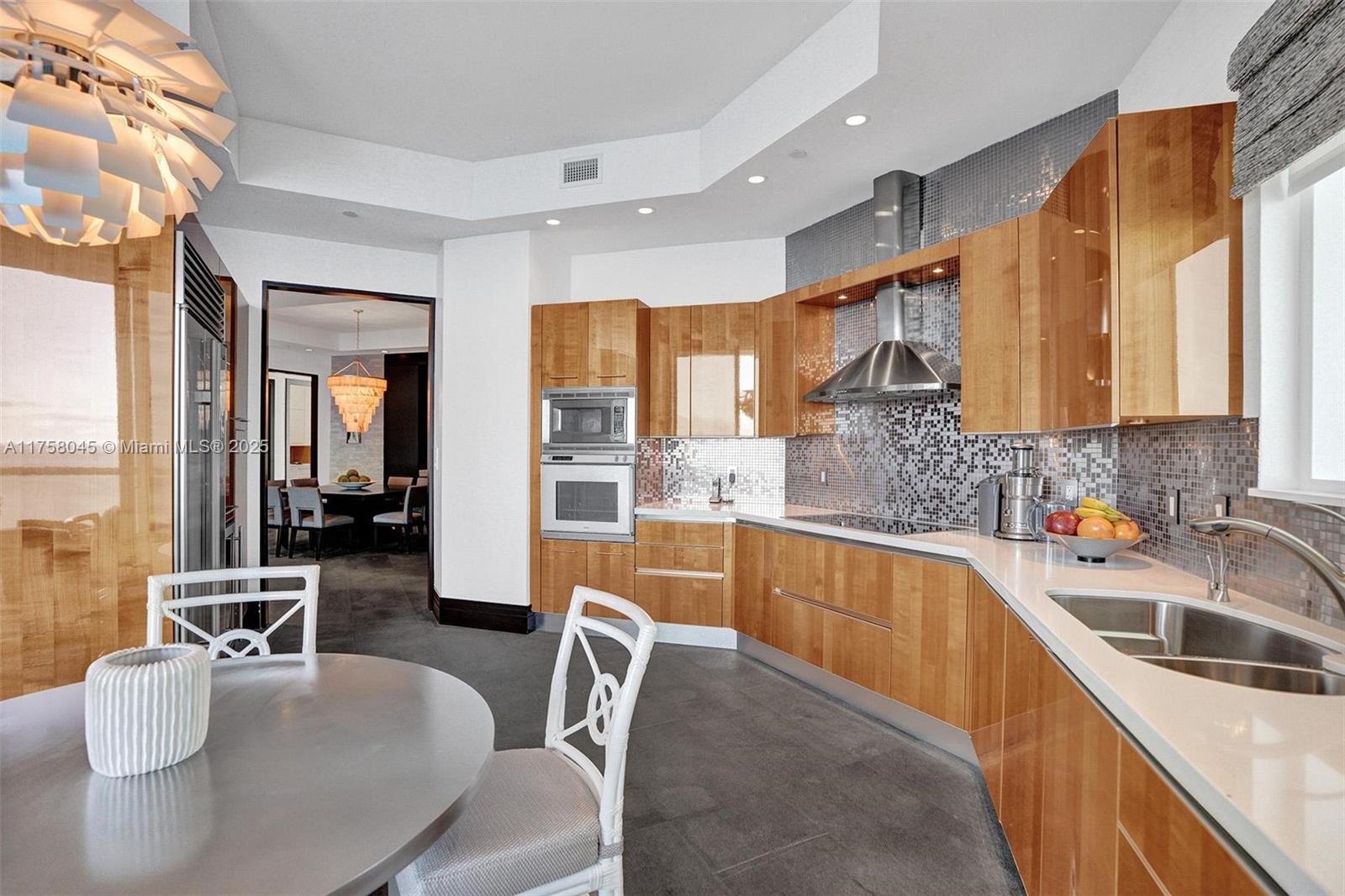 16047 Collins Ave Unit: PH3501