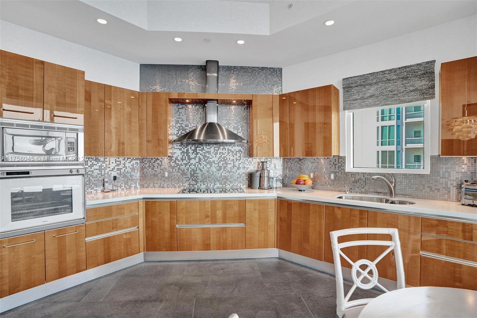 16047 Collins Ave Unit: PH3501